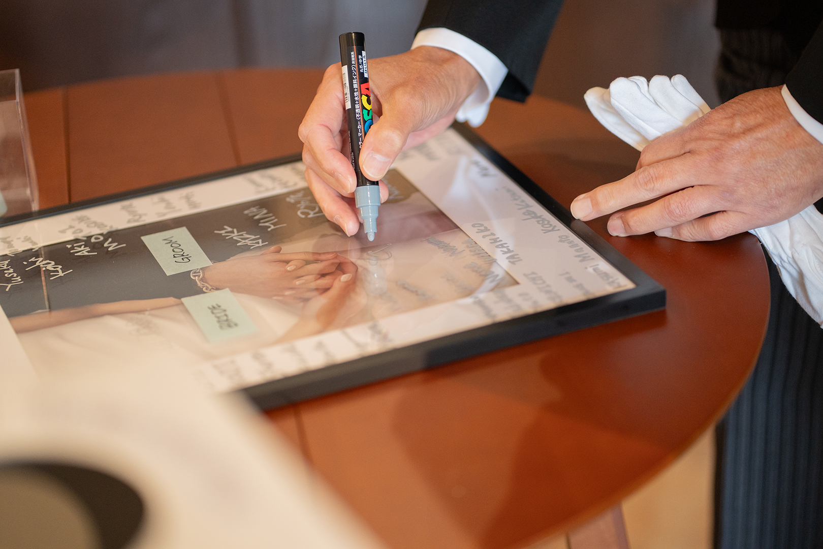 結婚証明書のサインボード